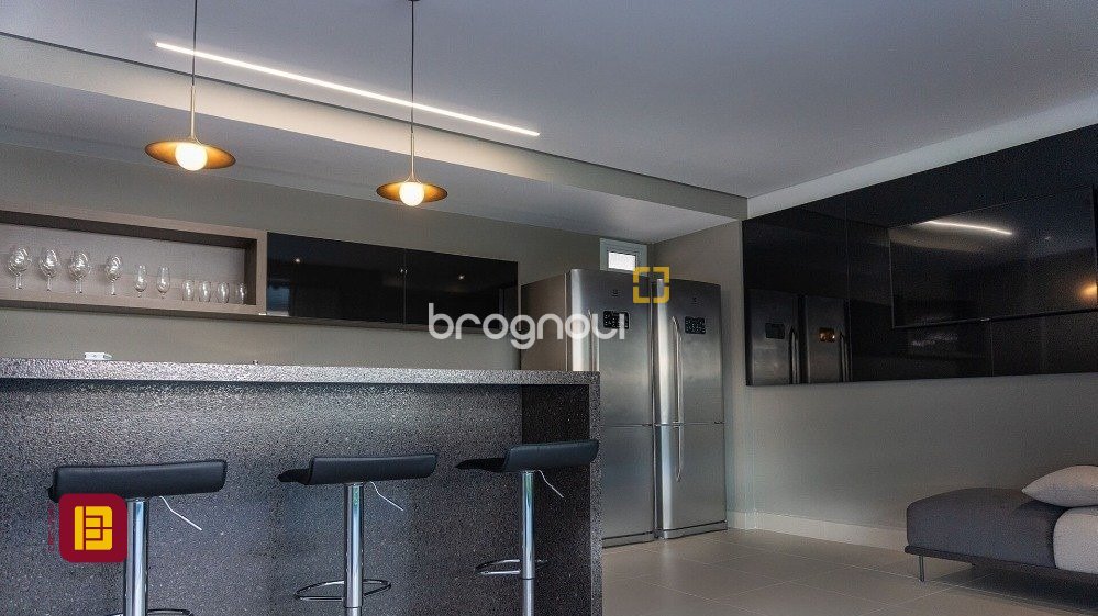 Cobertura com 166m², 3 quartos (sendo 1 suíte), 3 garagens, no bairro Campeche em Florianópolis