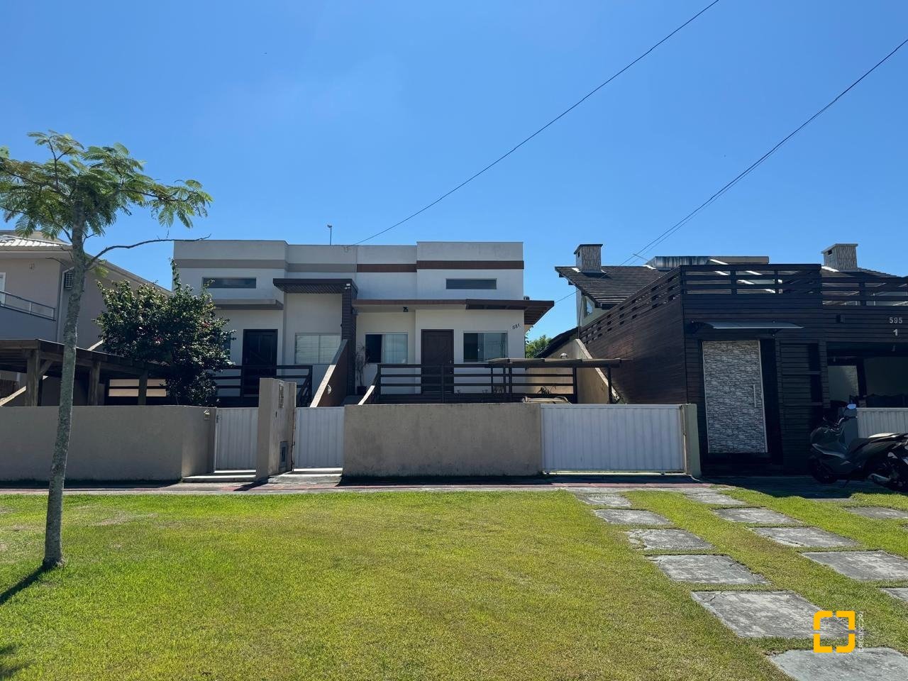 Casa Duplex com 3 Quartos à Venda, 112M² - Ingleses do Rio Vermelho em Florianópolis