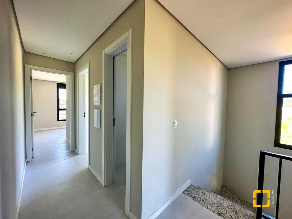Casa de Condomínio com 3 Quartos à Venda, 142M² - São João do Rio Vermelho em Florianópolis
