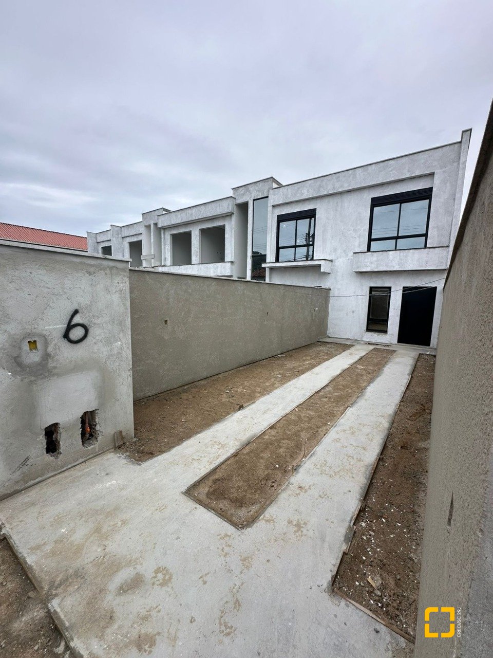 Asa com 2 Quartos à Venda, 82M² - Cachoeira do Bom Jesus em Florianópolis