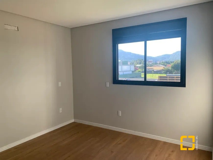 Sobrado com 3 Quartos à Venda, 201M² - Ingleses do Rio Vermelho em Florianópolis